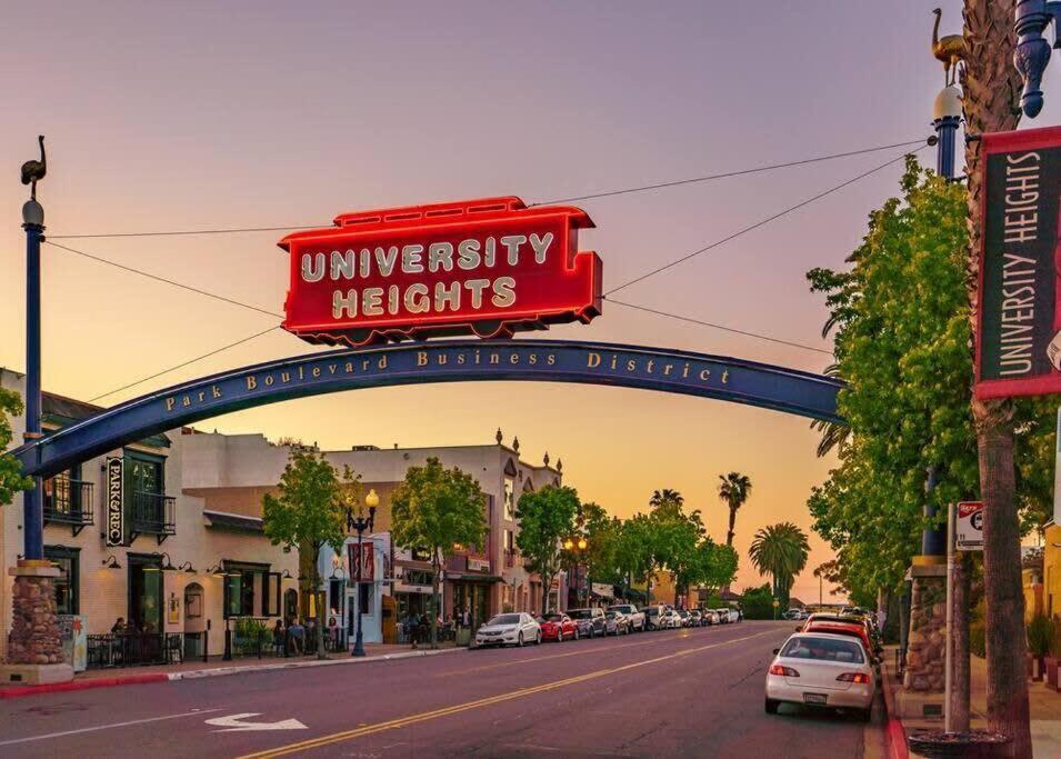 Restaurants-Fast-Wifi-A C-Pets-Park-Professionals Apartment San Diego Exterior photo